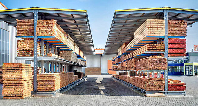 Cantilever racking with roof